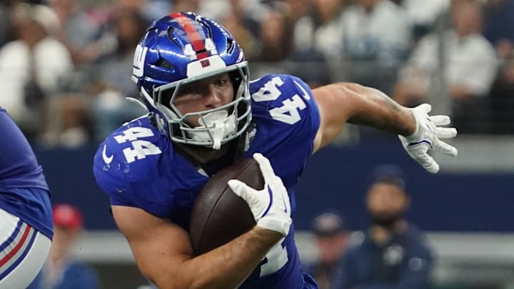 Sep 14, 2025; Arlington, Texas, USA; New York Giants running back Cam Skattebo (44) runs with the ball against the Dallas Cowboys at AT&T Stadium. Sep 14, 2025; Arlington, Texas, USA; New York Giants running back Cam Skattebo (44) runs with the ball against the Dallas Cowboys at AT&T Stadium.