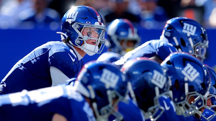 Sep 28, 2025; East Rutherford, New Jersey, USA; New York Giants quarterback Jaxson Dart (6) lines up for a snap during the third quarter against the Los Angeles Chargers at MetLife Stadium. Sep 28, 2025; East Rutherford, New Jersey, USA; New York Giants quarterback Jaxson Dart (6) lines up for a snap during the third quarter against the Los Angeles Chargers at MetLife Stadium.