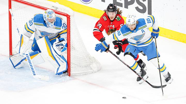Apr 11, 2026; Chicago, Illinois, USA; St. Louis Blues center Robert Thomas (18) defends against Chicago Blackhawks left wing Tyler Bertuzzi (59) during the second period at United Center. Mandatory Credit: Kamil Krzaczynski-Imagn Images