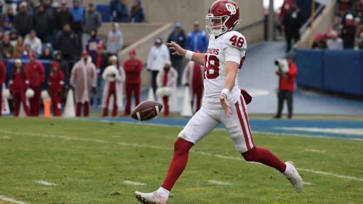 Nov 18, 2023; Provo, Utah, USA; Oklahoma Sooners punter Luke Elzinga (48) Nov 18, 2023; Provo, Utah, USA; Oklahoma Sooners punter Luke Elzinga (48)