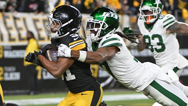Oct 20, 2024; Pittsburgh, Pennsylvania, USA; Pittsburgh Steelers cornerback Beanie Bishop Jr. (31) returns an interception while being pursued by New York Jets wide receiver Davante Adams (17) during the third quarter at Acrisure Stadium. 