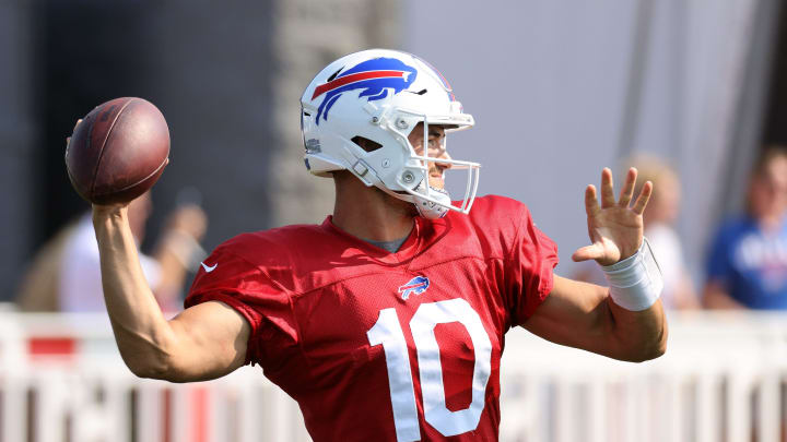 Bills quarterback Mitch Trubisky looks down field during practice