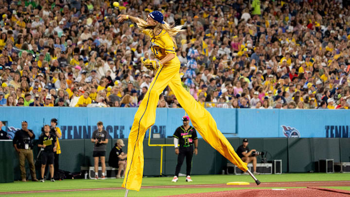 Savannah Bananas Dakota Albritton (14) pitches during the sixth inning against the Party Animals at Nissan Stadium in Nashville, Tenn., Saturday, May 10, 2025. Savannah Bananas Dakota Albritton (14) pitches during the sixth inning against the Party Animals at Nissan Stadium in Nashville, Tenn., Saturday, May 10, 2025.