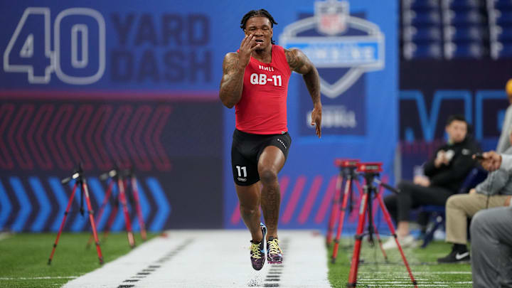 Florida quarterback Anthony Richardson participates in the 40-yard dash at Lucas Oil Stadium.