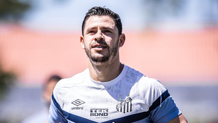 Giuliano é uma das contratações do Santos para 2024