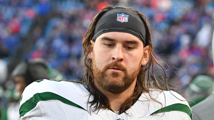 The Atlanta Falcons signed former New York Jets center Jake Hanson The Atlanta Falcons signed former New York Jets center Jake Hanson