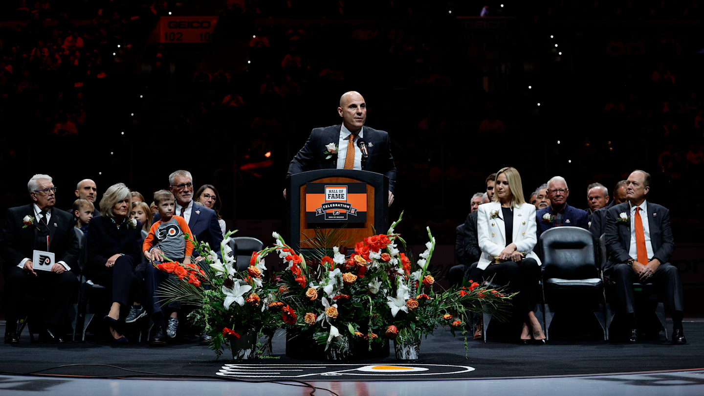Flyers coach takes subtle shot at Canucks