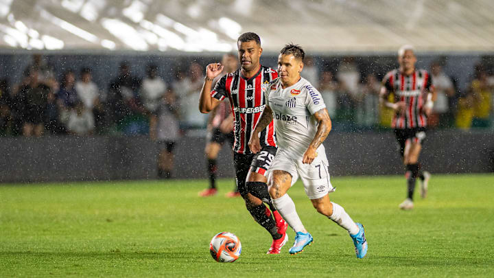 Soteldo vive bom início de ano no Santos