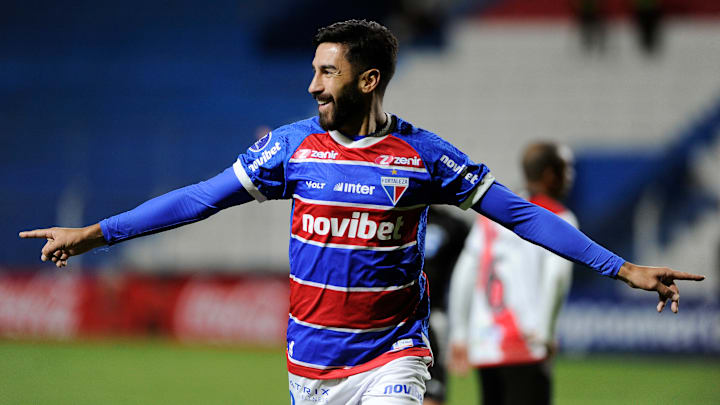 Lucero, atacante do Fortaleza