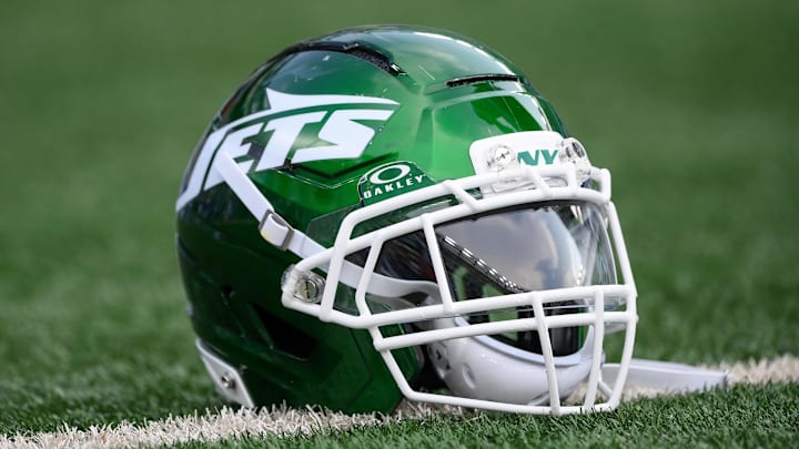 Aug 16, 2025; East Rutherford, New Jersey, USA; General view of a New York Jets helmet prior to the game against the New York Giants at MetLife Stadium. Mandatory Credit: Rich Barnes-Imagn Images Aug 16, 2025; East Rutherford, New Jersey, USA; General view of a New York Jets helmet prior to the game against the New York Giants at MetLife Stadium. Mandatory Credit: Rich Barnes-Imagn Images