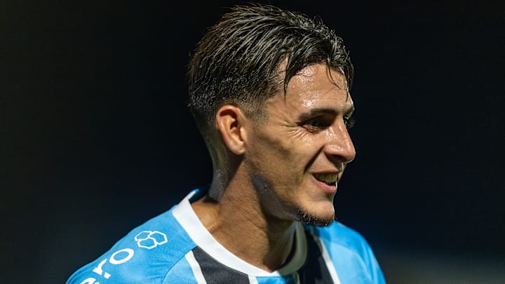 Pavon pode deixar a Arena em breve