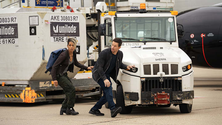 The Union. (L to R) Halle Berry as Roxanne Hall and Mark Wahlberg as Mike McKenna in The Union. Cr. Laura Radford/Netflix © 2024.
