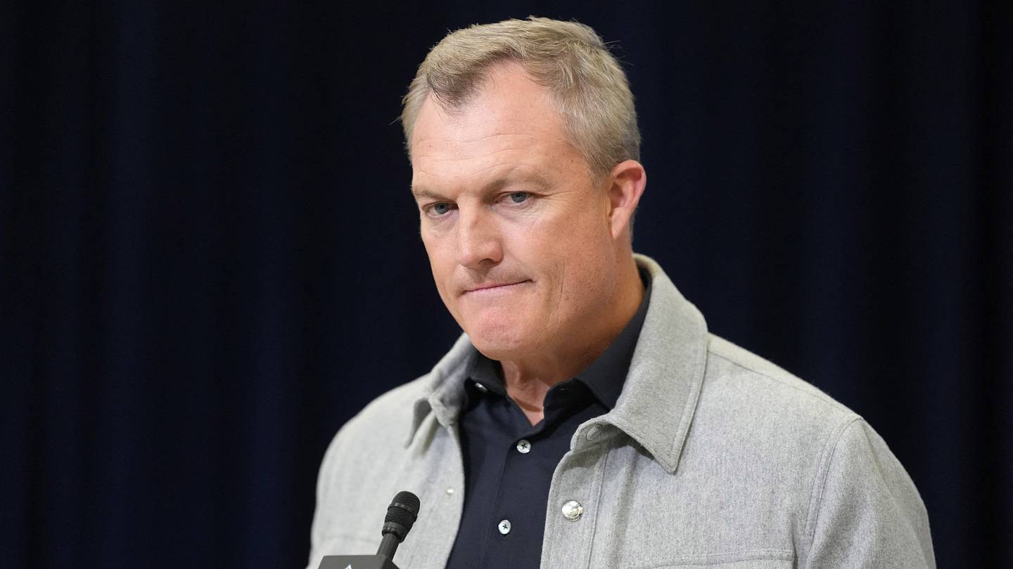 49ers GM جون لينش يجيب على أسئلة حول براندون أيوك
