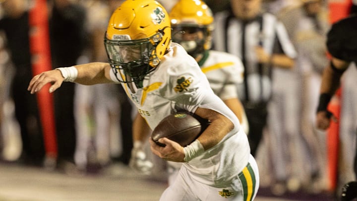 RBC’s Gabe Kemp gets off a long run to set up the second RBC touchdown. Red Bank Catholic football defeats Rumson-Fair Haven in Rumson, NJ on October 10, 2025.
