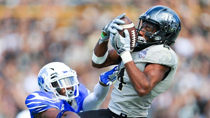 Dec 2, 2017; Orlando, FL, USA; UCF Knights wide receiver Tre'Quan Smith (4) catches a touchdown pass in front of Memphis Tigers linebacker Darian Porter (29) during the second half at Spectrum Stadium. Mandatory Credit: Matt Stamey-Imagn Images