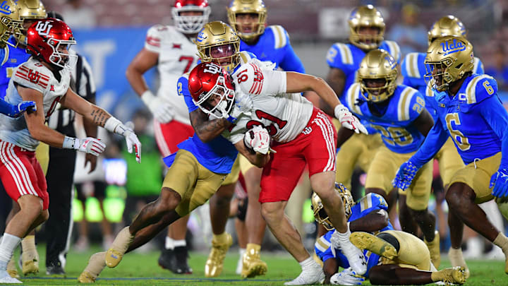 Aug 30, 2025; Pasadena, California, USA; Utah Utes tight end JJ Buchanan (81) runs the ball against the UCLA Bruins during the second half at Rose Bowl. Mandatory Credit: Gary A. Vasquez-Imagn Images