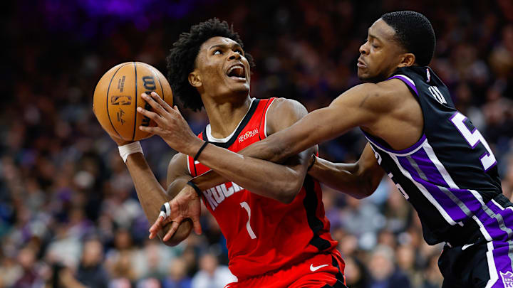 Jan 16, 2025; Sacramento, California, USA; Houston Rockets forward Amen Thompson (1) controls the ball against Sacramento Kings guard De'Aaron Fox (5) during the fourth quarter at Golden 1 Center. Mandatory Credit: Sergio Estrada-Imagn Images
