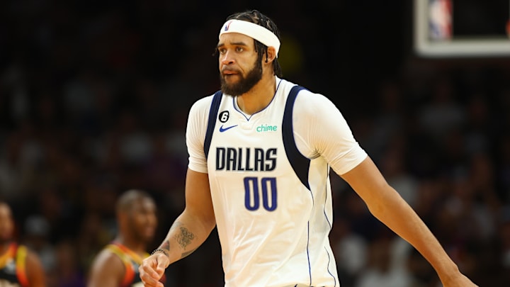 Oct 19, 2022; Phoenix, Arizona, USA; Dallas Mavericks center JaVale McGee (00) against the Phoenix