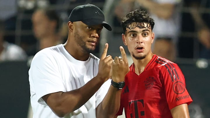 Vincent Kompany im Gespräch mit Aleksandar Pavlovic