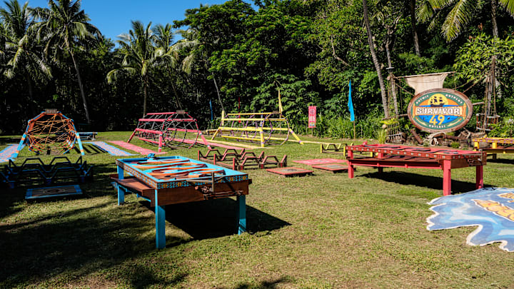 “Act One of a Horror Film” – SURVIVOR. Pictured (L-R): Challenge. Course. Immunity challenge. Plate. Plates. Photo: Robert Voets/CBS ©2025 CBS Broadcasting, Inc. All Rights Reserved. “Act One of a Horror Film” – SURVIVOR. Pictured (L-R): Challenge. Course. Immunity challenge. Plate. Plates. Photo: Robert Voets/CBS ©2025 CBS Broadcasting, Inc. All Rights Reserved.