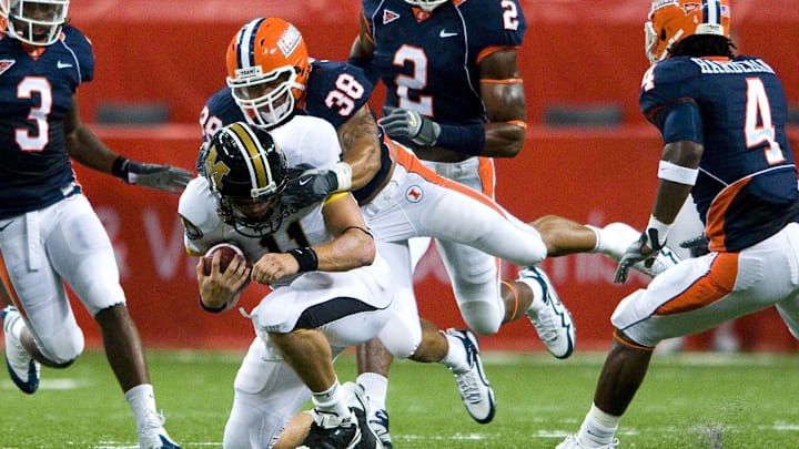 Sep 5, 2009; St. Louis, MO, USA; Illinois Fighting Illini linebacker Ian Thomas (38) sacks Missouri Tigers quarterback Blaine Gabbert (11) during the first half at the Edward Jones Dome. Missouri defeated Illinois 37-9. Mandatory Credit: Jeff Curry-Imagn Images Sep 5, 2009; St. Louis, MO, USA; Illinois Fighting Illini linebacker Ian Thomas (38) sacks Missouri Tigers quarterback Blaine Gabbert (11) during the first half at the Edward Jones Dome. Missouri defeated Illinois 37-9. Mandatory Credit: Jeff Curry-Imagn Images
