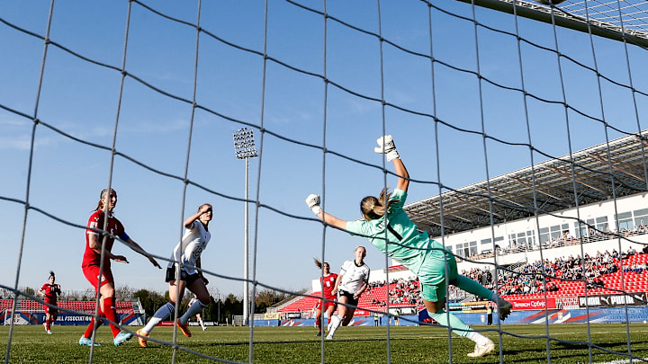 Hier trifft Lea Schüller zum zwischenzeitlichen 1:2 Hier trifft Lea Schüller zum zwischenzeitlichen 1:2