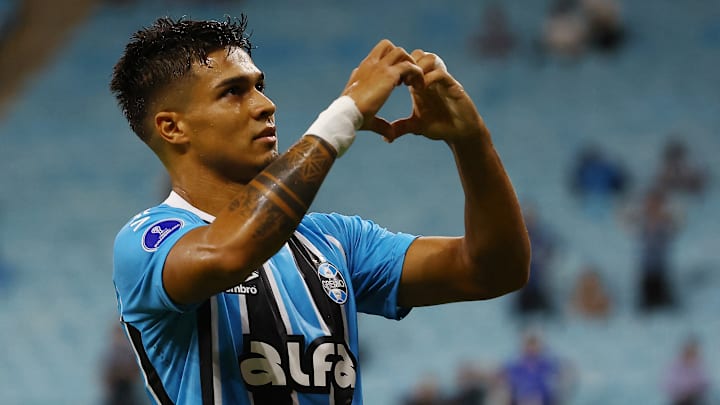 Uruguaio rende pouco desde que chegou à Arena Uruguaio rende pouco desde que chegou à Arena