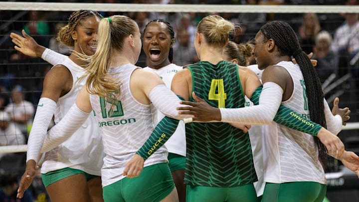 The Oregon volleyball team celebrates a point over Illinois in their first Big Ten matchup of the season.