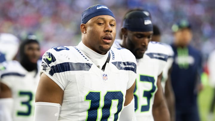 Dec 8, 2024; Glendale, Arizona, USA; Seattle Seahawks linebacker Uchenna Nwosu (10) against the Arizona Cardinals at State Farm Stadium. Dec 8, 2024; Glendale, Arizona, USA; Seattle Seahawks linebacker Uchenna Nwosu (10) against the Arizona Cardinals at State Farm Stadium.