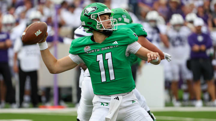 North Dakota Fighting Hawks quarterback Jerry Kaminski (11) North Dakota Fighting Hawks quarterback Jerry Kaminski (11)