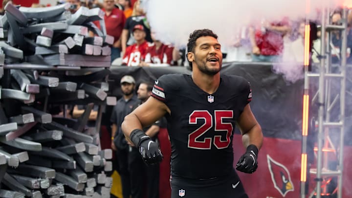Oct 8, 2023; Glendale, Arizona, USA; Arizona Cardinals linebacker Zaven Collins (25) against the Oct 8, 2023; Glendale, Arizona, USA; Arizona Cardinals linebacker Zaven Collins (25) against the