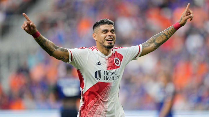 El delantero argentino Gustavo Bou no seguirá con el New England Revolution y podría marcharse al Racing Avellaneda de su país.