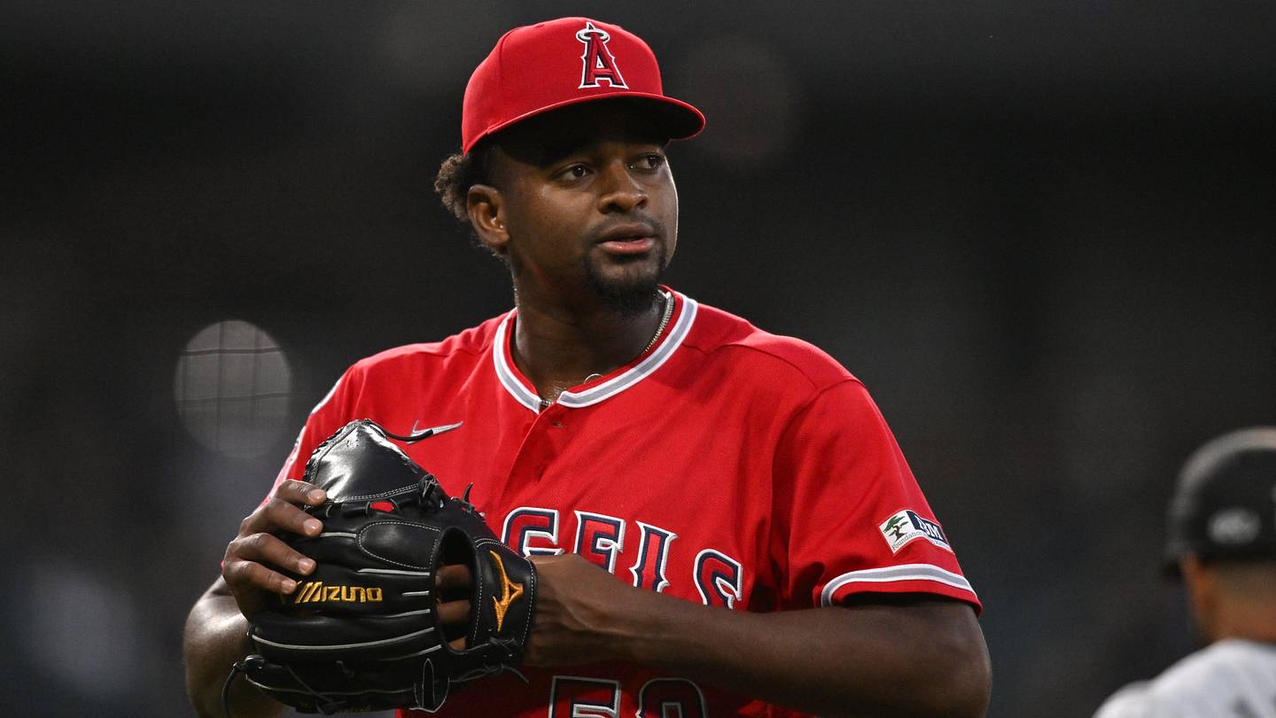 Blue Jays steal pitching option from Cubs in Angels trade right after Kevin Gausman deal