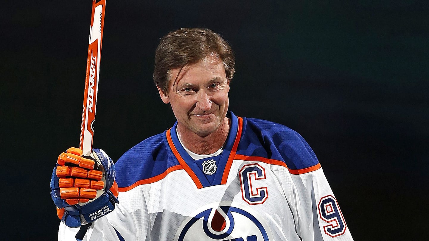 Wayne Gretzky and Matthew Schaefer Lead March 2026 Hockey Card Sales