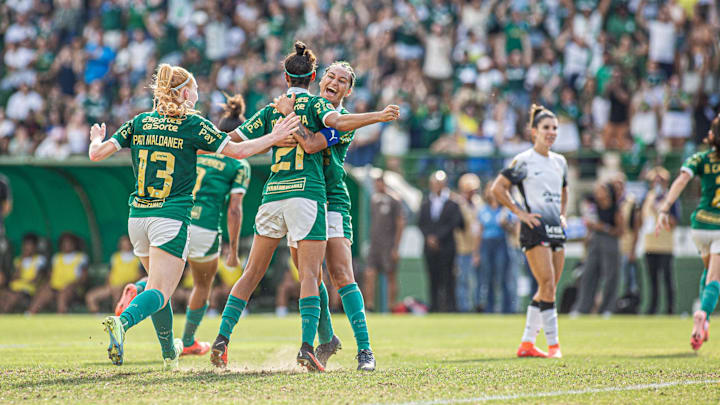 Palmeiras venceu o Corinthians por 2 a 1