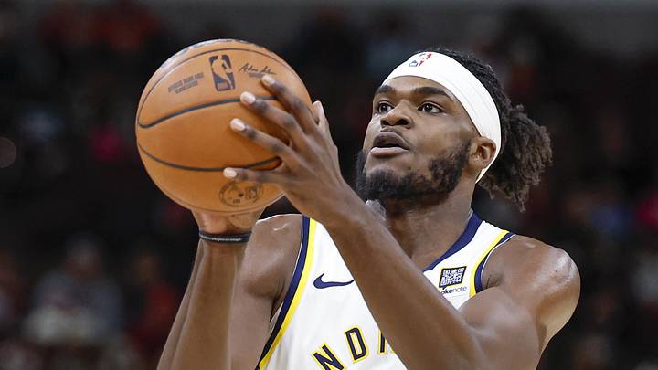 Dec 6, 2024; Chicago, Illinois, USA; Indiana Pacers forward Jarace Walker (5) shoots against the Chicago Bulls during the first half at United Center. Mandatory Credit: Kamil Krzaczynski-Imagn Images Dec 6, 2024; Chicago, Illinois, USA; Indiana Pacers forward Jarace Walker (5) shoots against the Chicago Bulls during the first half at United Center. Mandatory Credit: Kamil Krzaczynski-Imagn Images