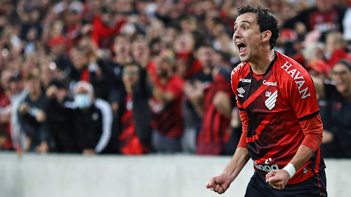 Pablo deixou o dele contra o Fluminense e Furacão igualou pontuação do rival