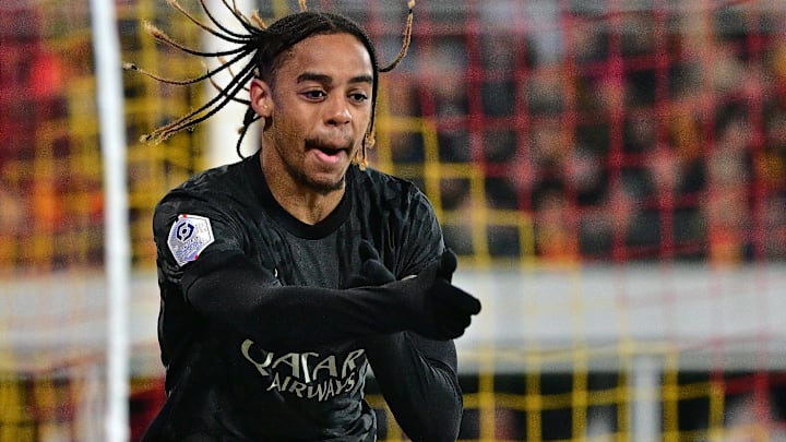 Bradley Barcola a choisi entre Lionel Messi et Cristiano Ronaldo. 