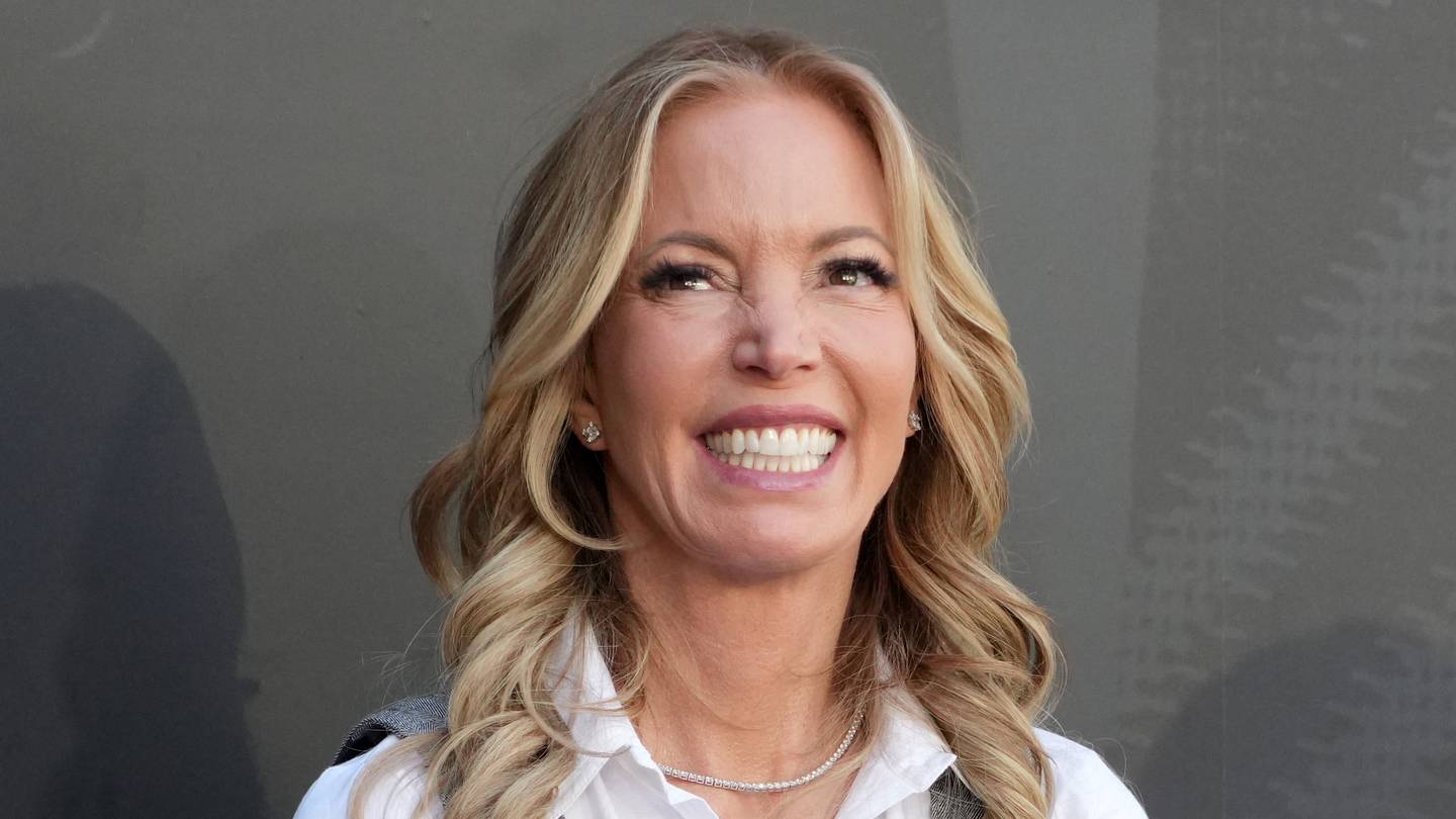 Photo: si.com Buss Family Sells Remaining Lakers Stake; Jeanie Buss Steps Down as Governor