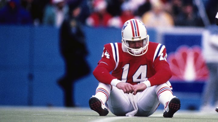 Nov 19, 1989; Foxboro, MA, USA; New England Patriots quarterback Steve Grogan (14) in action against the Buffalo Bills at Foxboro Stadium. Mandatory Credit: Imagn Images Nov 19, 1989; Foxboro, MA, USA; New England Patriots quarterback Steve Grogan (14) in action against the Buffalo Bills at Foxboro Stadium. Mandatory Credit: Imagn Images
