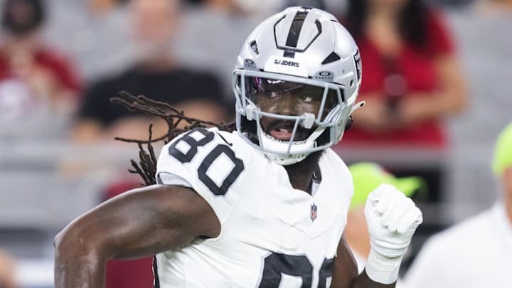 Aug 23, 2025; Glendale, Arizona, USA; Las Vegas Raiders tight end Ian Thomas (80) against the Arizona Cardinals during a preseason NFL game at State Farm Stadium. Mandatory Credit: Mark J. Rebilas-Imagn Images