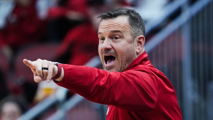 Louisville head coach Jeff Walz instructed his team against Clemson during their game at the KFC Yum! Center in Louisville, Ky. on Feb. 27, 2025. Louisville head coach Jeff Walz instructed his team against Clemson during their game at the KFC Yum! Center in Louisville, Ky. on Feb. 27, 2025.