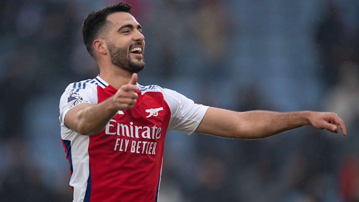 Arsenal est encore au sommet du classement. Arsenal est encore au sommet du classement.