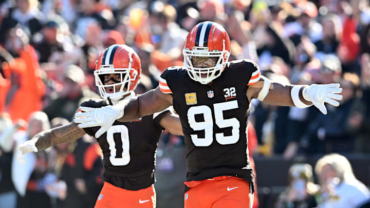 Pittsburgh Steelers v Cleveland Browns