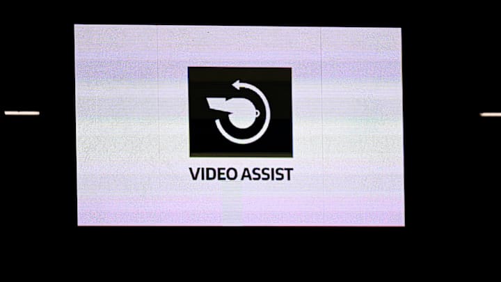 Kommt der Video Assistant Referee auch bald in der Frauen-Bundesliga zum Einsatz