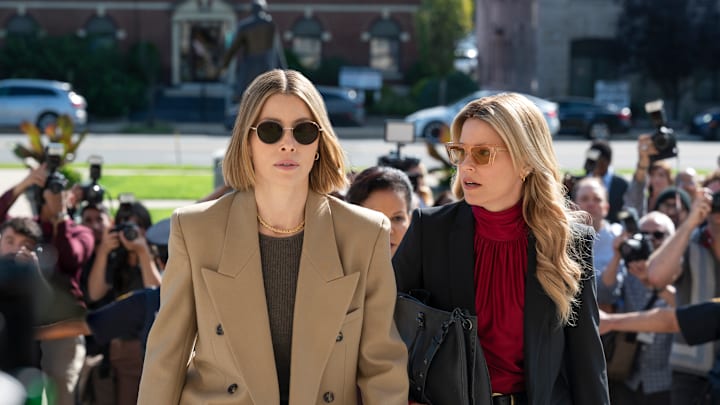 Jessica Biel and Elizabeth Banks in The Better Sister