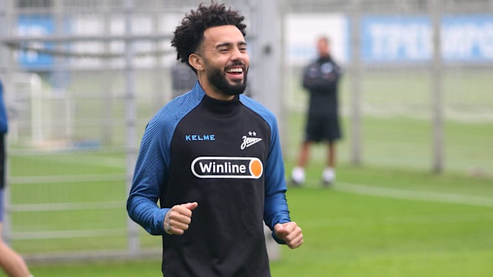 Claudinho sonha em vestir a camisa do Santos