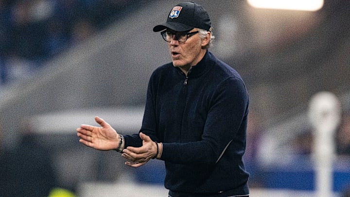 Laurent Blanc devrait pendre la porte.