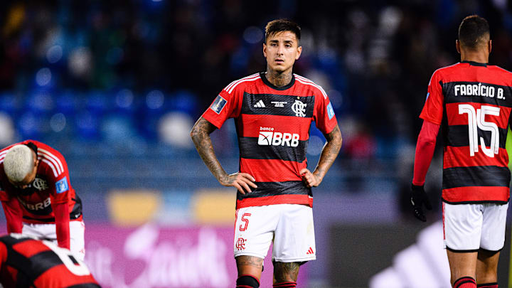 Com lesão no pé direito, Pulgar está fora do segundo jogo da Recopa Sul-Americana.