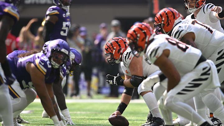 Sep 21, 2025; Minneapolis, Minnesota, USA; A view the line of scrimmage of the Cincinnati Bengals offense and Minnesota Vikings defense during the first half at U.S. Bank Stadium. Mandatory Credit: Jeffrey Becker-Imagn Images